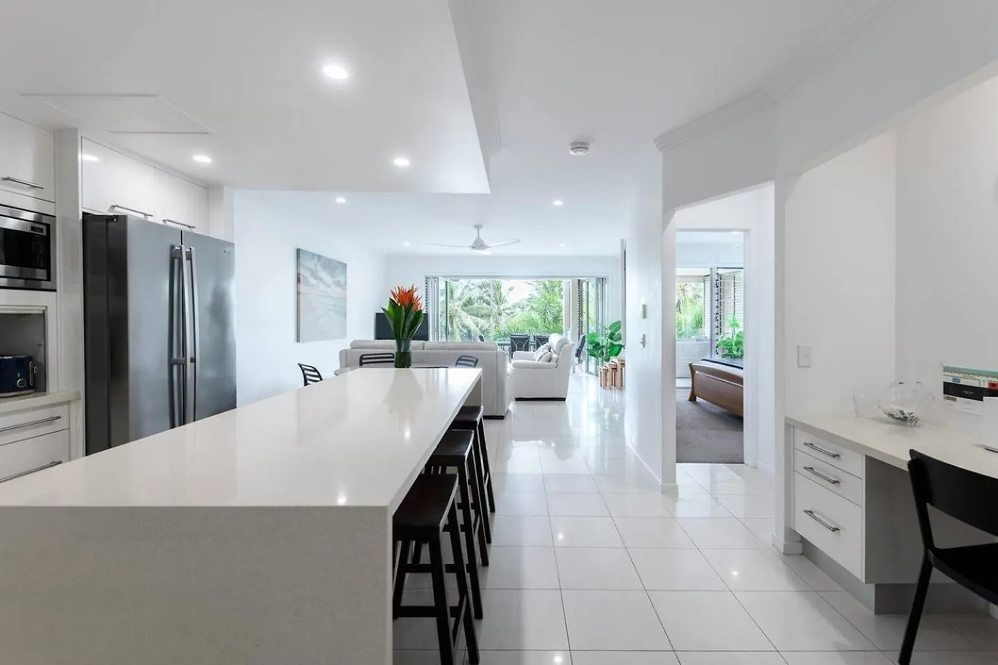 Rojo At Island Views—A Breezy Beachfront Retreat Palm Cove