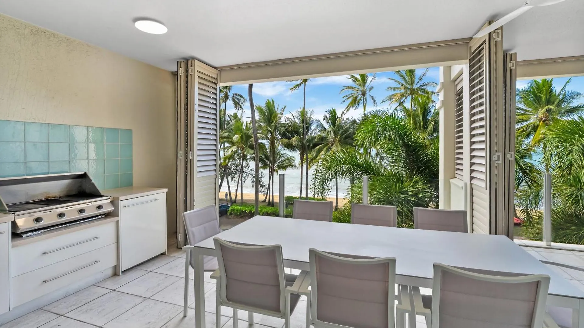 Appartement Rojo At Island Views—A Breezy Beachfront Retreat Palm Cove