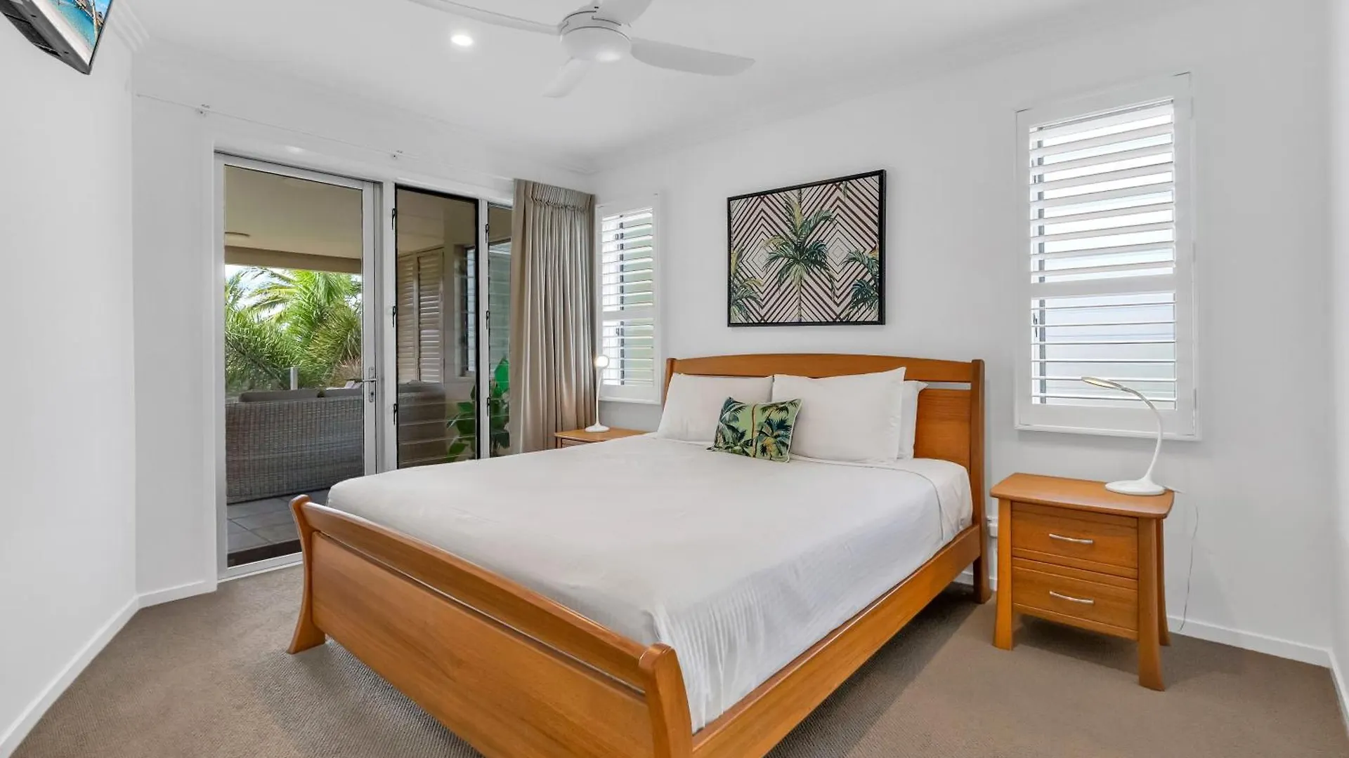 Rojo At Island Views—A Breezy Beachfront Retreat Palm Cove