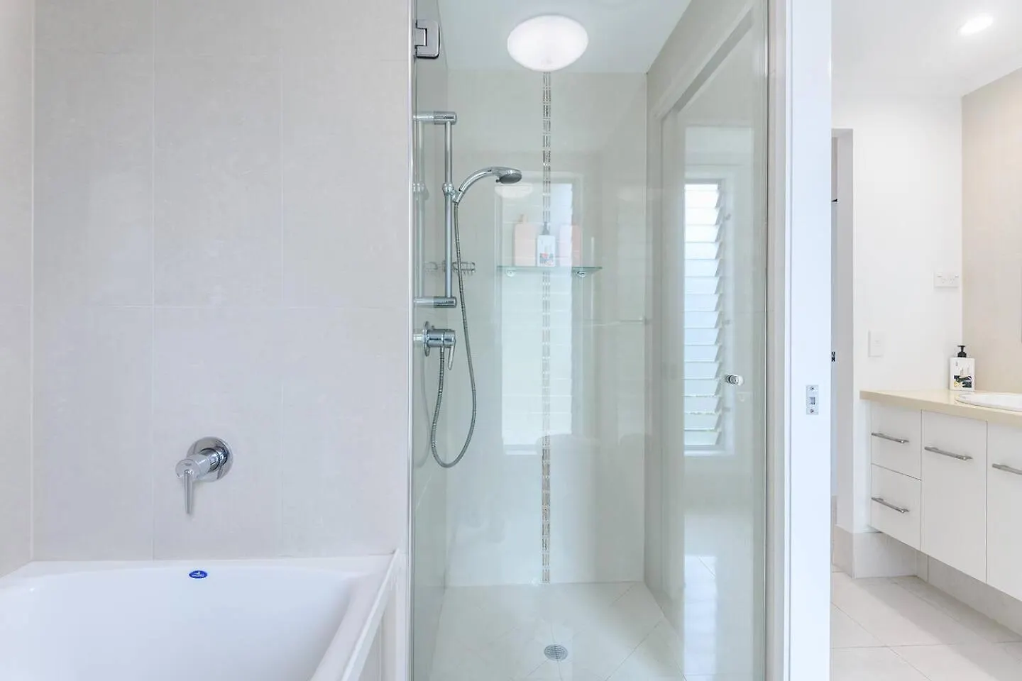 פאלם קוב Rojo At Island Views—A Breezy Beachfront Retreat 0*, פאלם קוב אוסטרליה