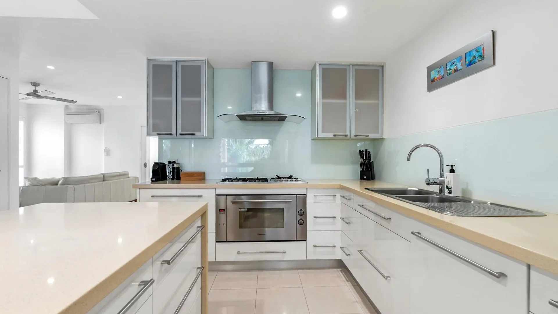 פאלם קוב Rojo At Island Views—A Breezy Beachfront Retreat