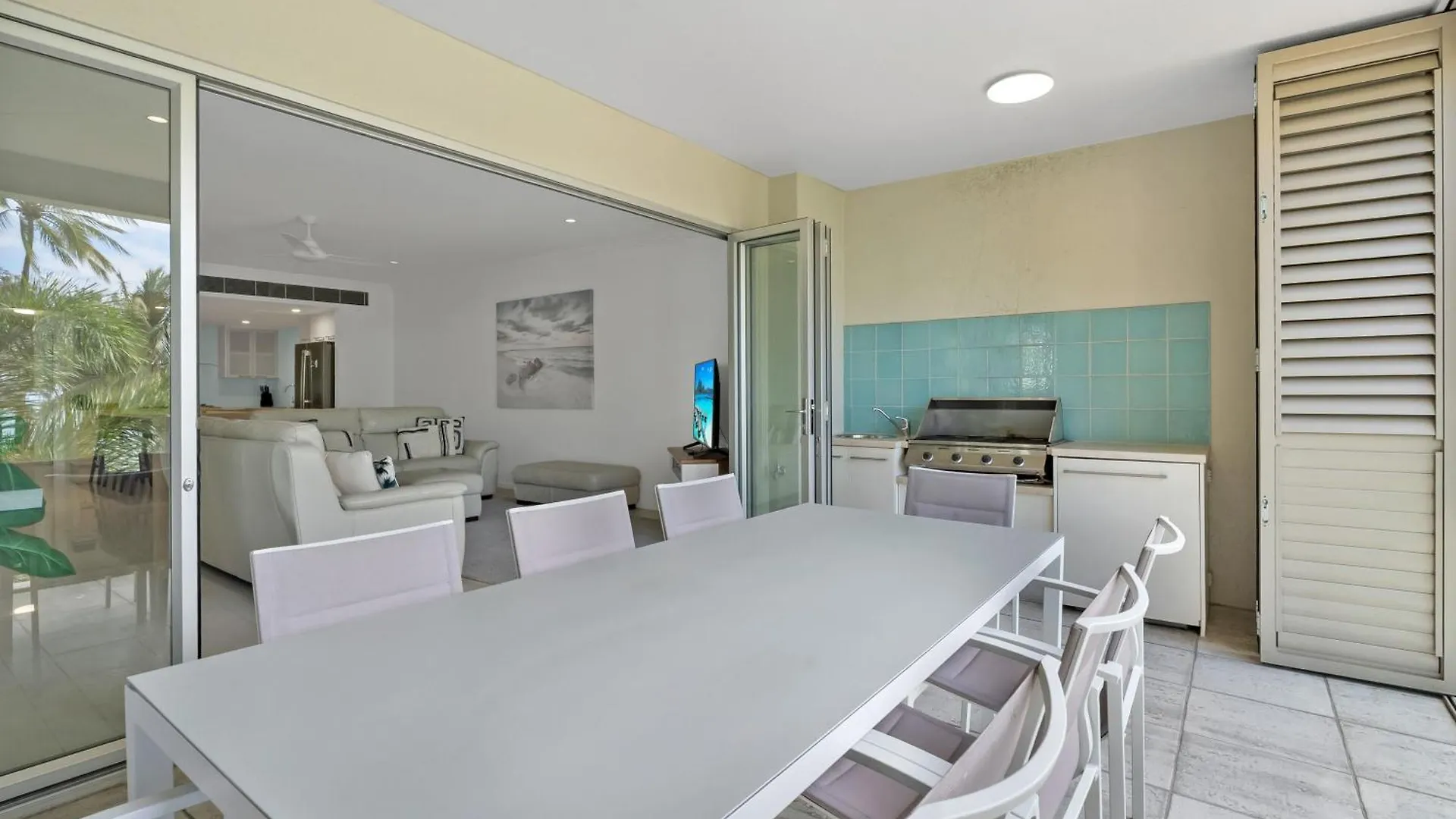 פאלם קוב Rojo At Island Views—A Breezy Beachfront Retreat 0*, פאלם קוב אוסטרליה